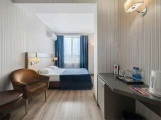 Гостиница Ка Роял Домодедово Полулюкс с двуспальной кроватью и окнами во внутренний двор-1