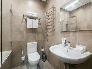 Гостиница Ка Роял Домодедово Семейный Полулюкс с 1 двуспальной и 1 односпальной кроватями-14