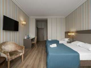 Гостиница Ка Роял Домодедово Семейный номер с 3 кроватями-9