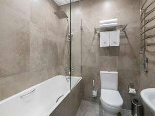 Гостиница Ка Роял Домодедово Семейный Полулюкс с 1 двуспальной и 1 односпальной кроватями-15