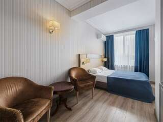 Гостиница Ка Роял Домодедово Полулюкс с двуспальной кроватью и окнами во внутренний двор-2